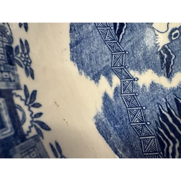 Vintage Blue Willow Serving Bowl - Unmarked 1940s-80s Blue & White Transferware - Picture 6 of 11